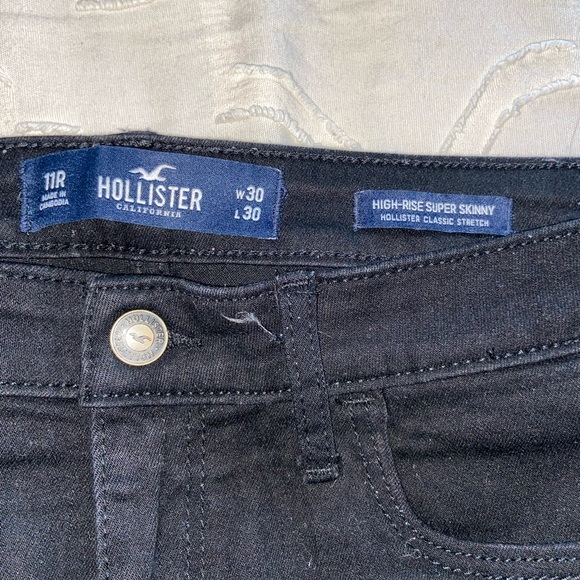Hollister Black Ripped Skinny Jeans - Picture 3 of 3